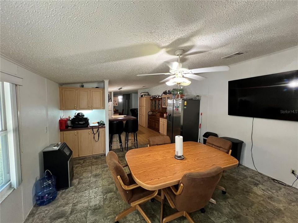 For Sale: $359,000 (3 beds, 2 baths, 1984 Square Feet)