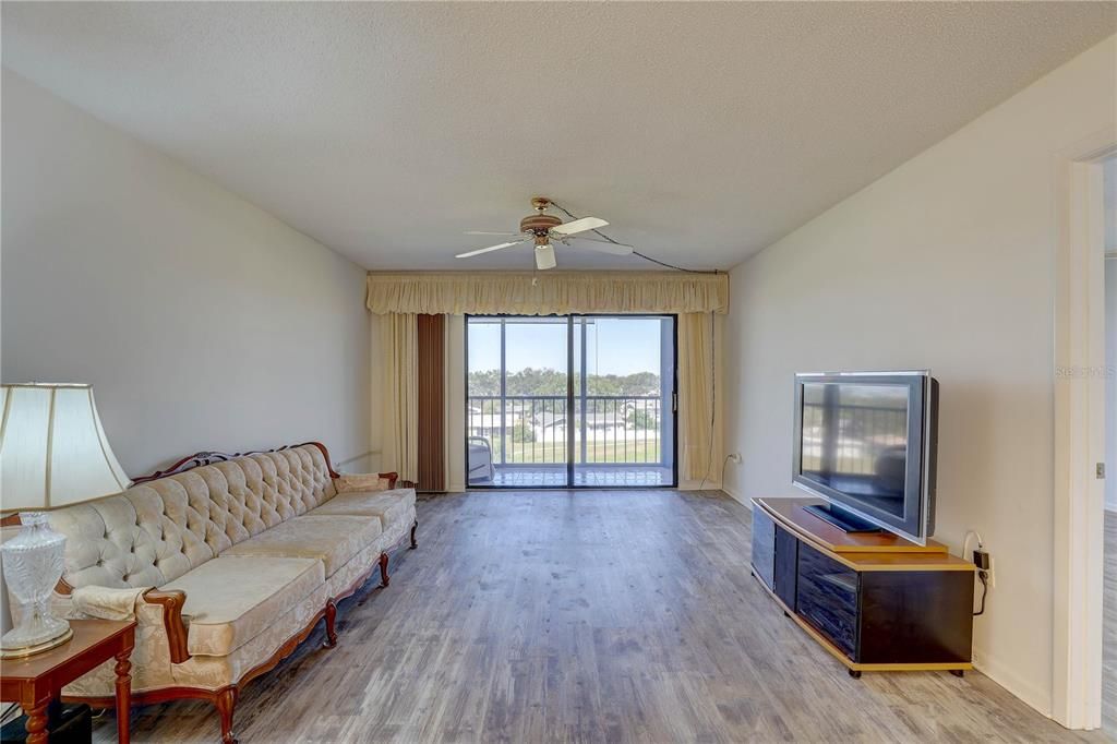 For Sale: $245,000 (2 beds, 2 baths, 1200 Square Feet)