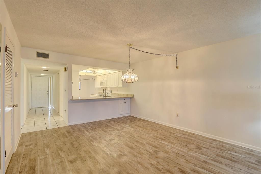 For Sale: $245,000 (2 beds, 2 baths, 1200 Square Feet)