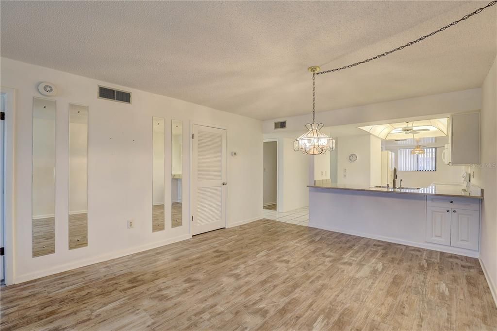 For Sale: $245,000 (2 beds, 2 baths, 1200 Square Feet)