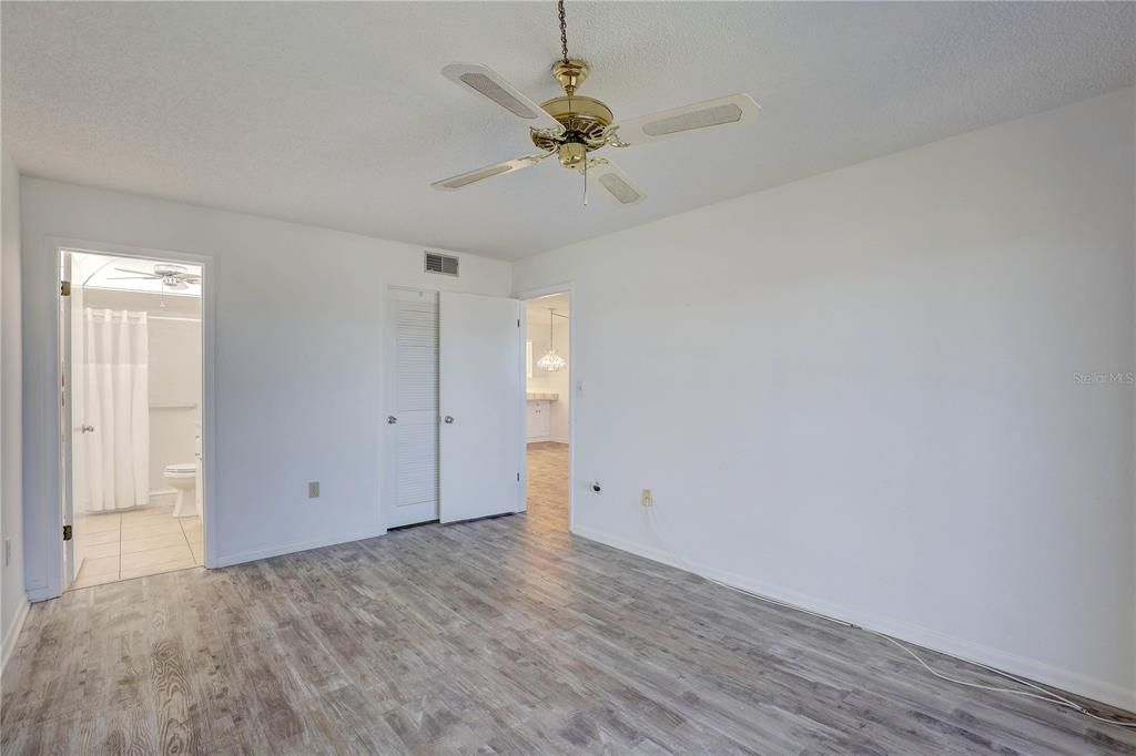 For Sale: $245,000 (2 beds, 2 baths, 1200 Square Feet)