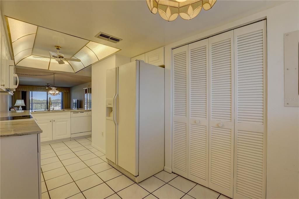 For Sale: $245,000 (2 beds, 2 baths, 1200 Square Feet)