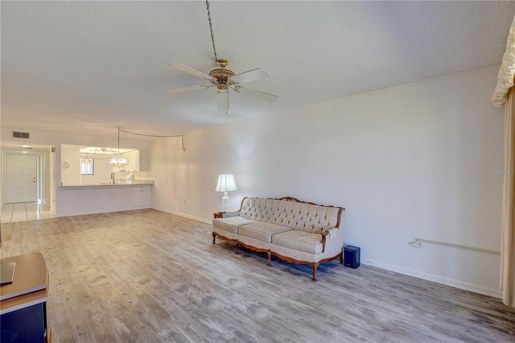 For Sale: $245,000 (2 beds, 2 baths, 1200 Square Feet)