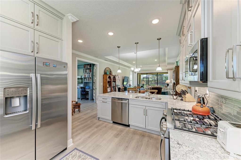 For Sale: $485,000 (2 beds, 2 baths, 1671 Square Feet)