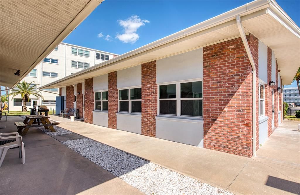 For Sale: $399,900 (1 beds, 1 baths, 1145 Square Feet)