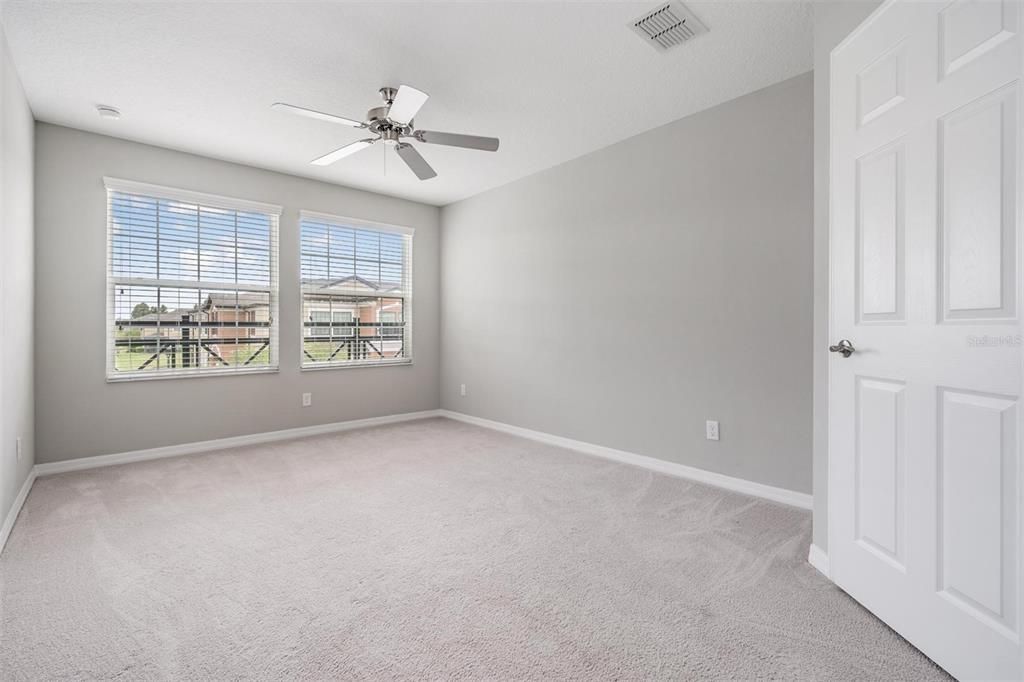 Под контрактом: $424,900 (3 спален, 2 ванн, 1933 Квадратных фут)