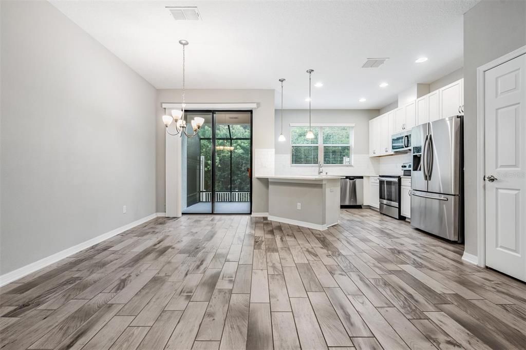 Под контрактом: $424,900 (3 спален, 2 ванн, 1933 Квадратных фут)