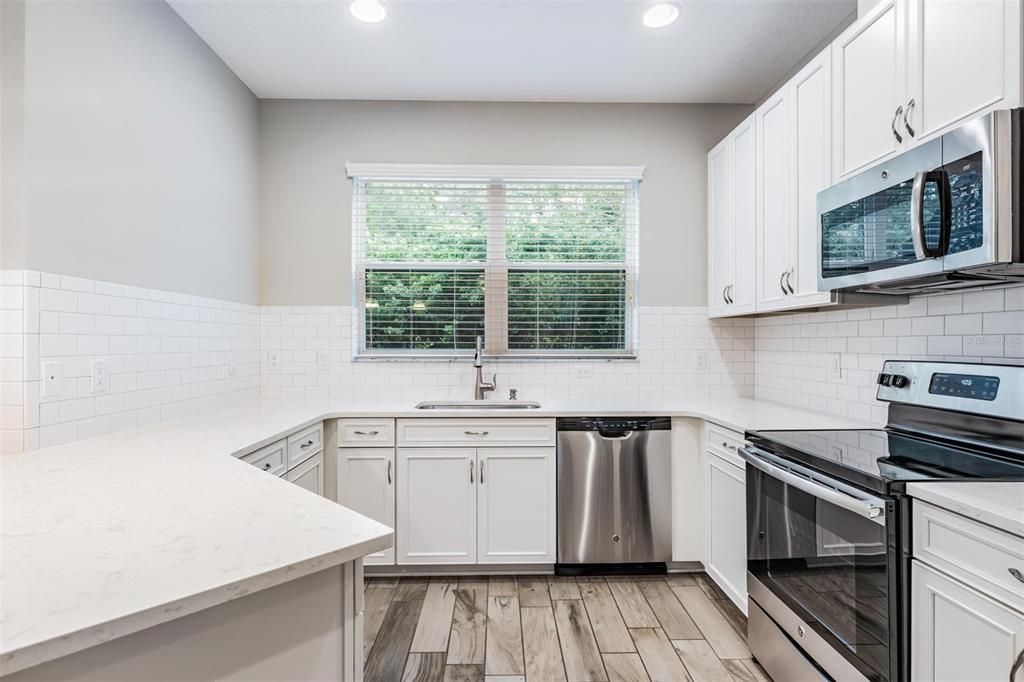 Под контрактом: $424,900 (3 спален, 2 ванн, 1933 Квадратных фут)