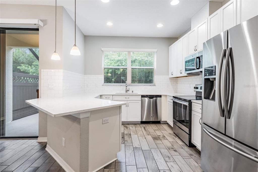 Под контрактом: $424,900 (3 спален, 2 ванн, 1933 Квадратных фут)