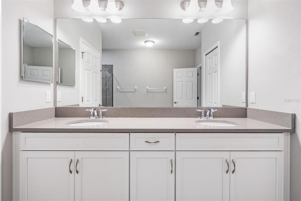 Под контрактом: $424,900 (3 спален, 2 ванн, 1933 Квадратных фут)