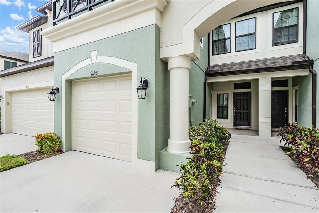 Под контрактом: $424,900 (3 спален, 2 ванн, 1933 Квадратных фут)