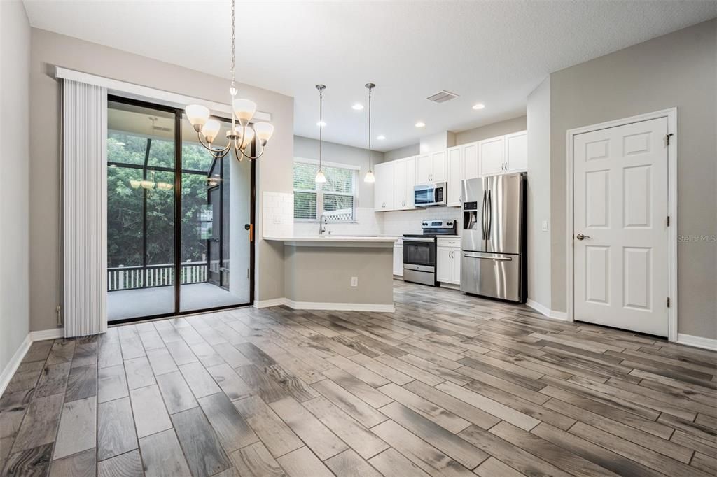 Под контрактом: $424,900 (3 спален, 2 ванн, 1933 Квадратных фут)