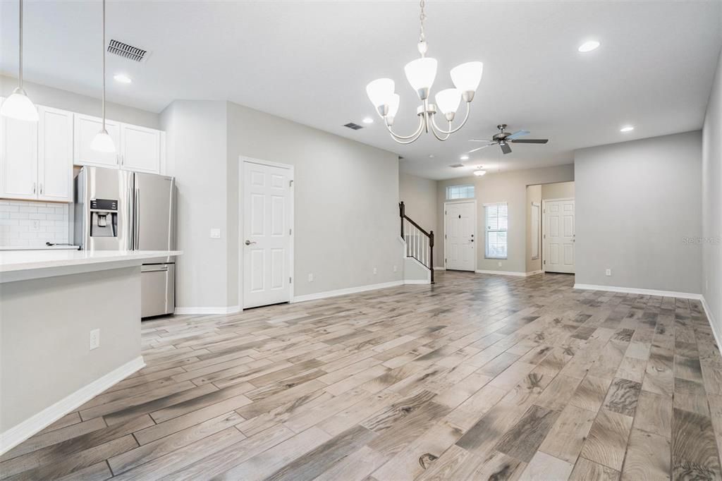 Под контрактом: $424,900 (3 спален, 2 ванн, 1933 Квадратных фут)