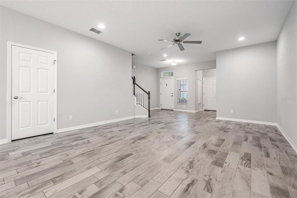 Под контрактом: $424,900 (3 спален, 2 ванн, 1933 Квадратных фут)