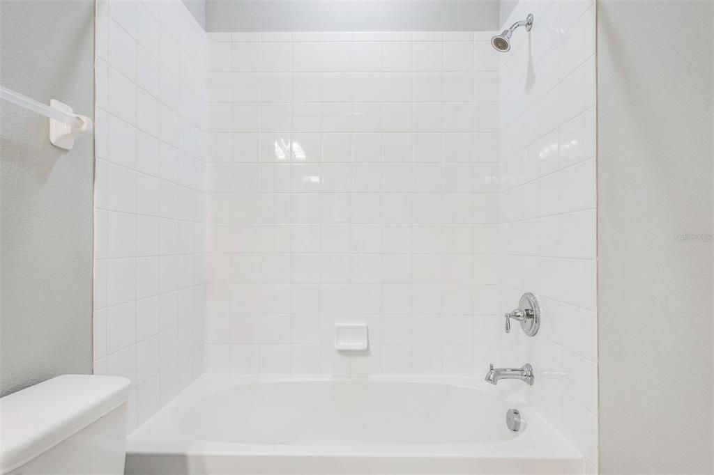 Под контрактом: $424,900 (3 спален, 2 ванн, 1933 Квадратных фут)