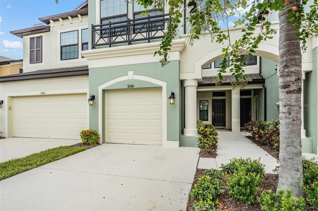 Под контрактом: $424,900 (3 спален, 2 ванн, 1933 Квадратных фут)