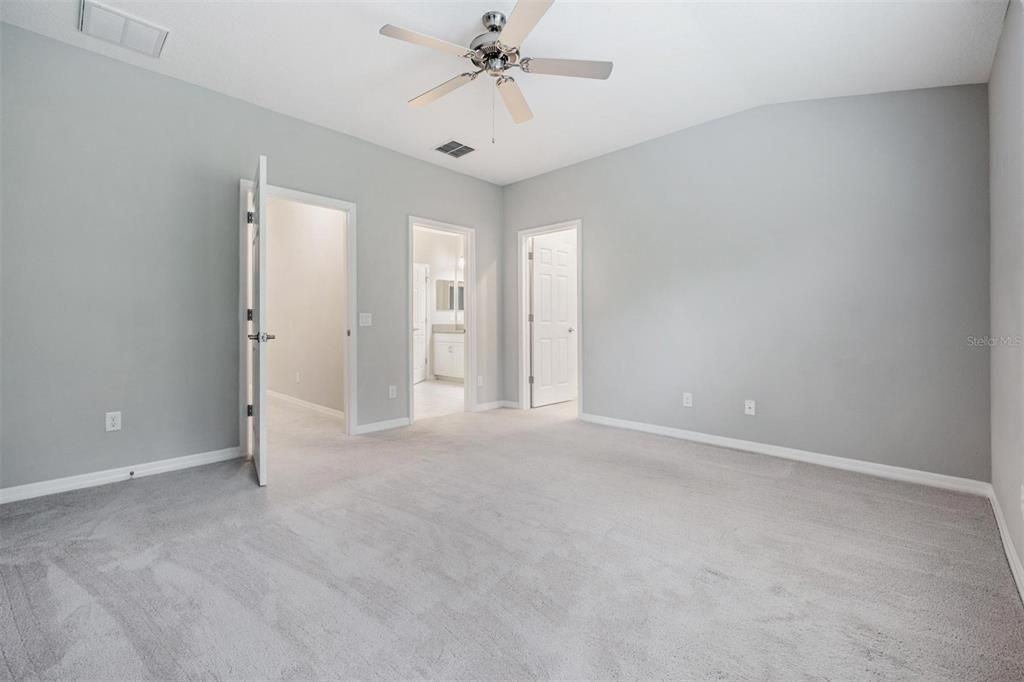 Под контрактом: $424,900 (3 спален, 2 ванн, 1933 Квадратных фут)