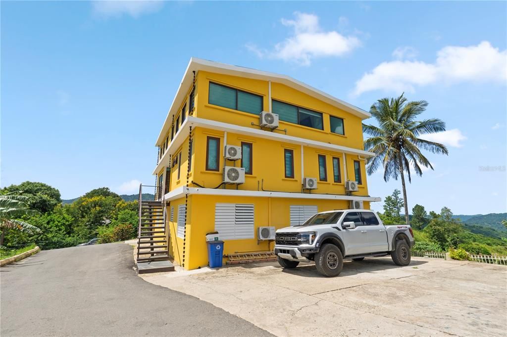 For Sale: $4,495,000 (4 beds, 2 baths, 4067 Square Feet)