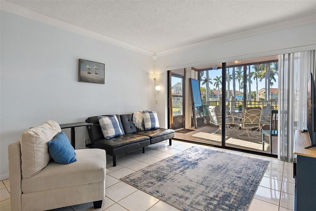 Active With Contract: $349,900 (2 beds, 2 baths, 890 Square Feet)