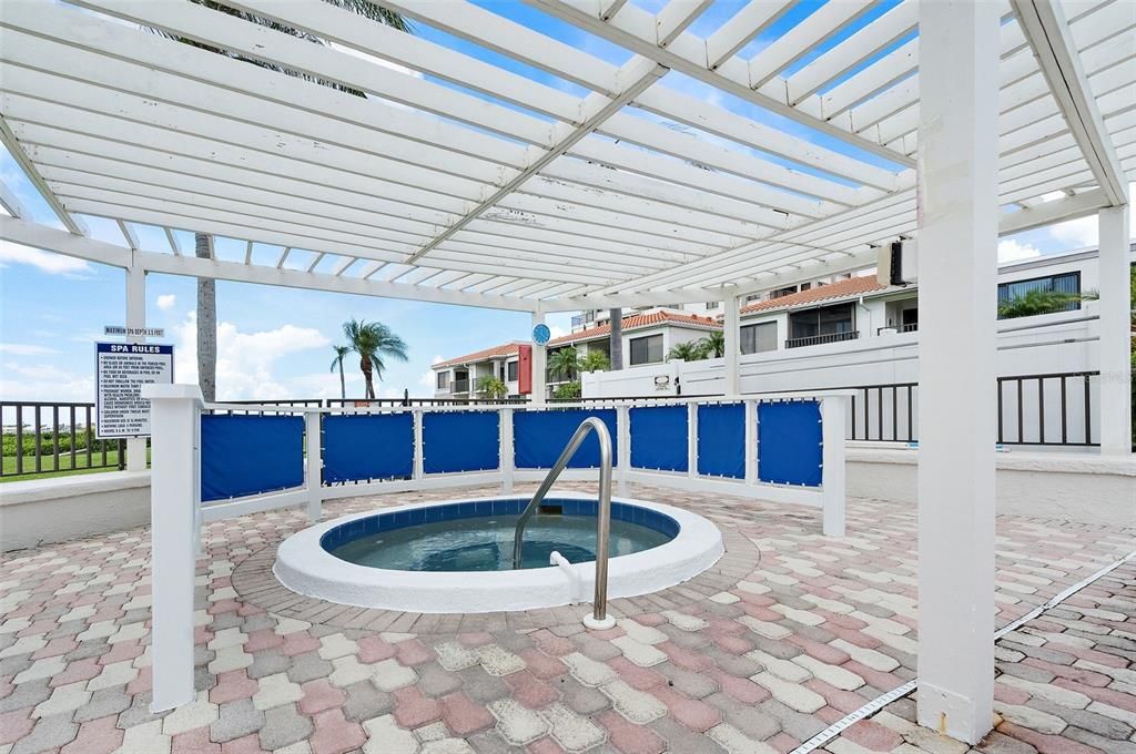 Active With Contract: $349,900 (2 beds, 2 baths, 890 Square Feet)