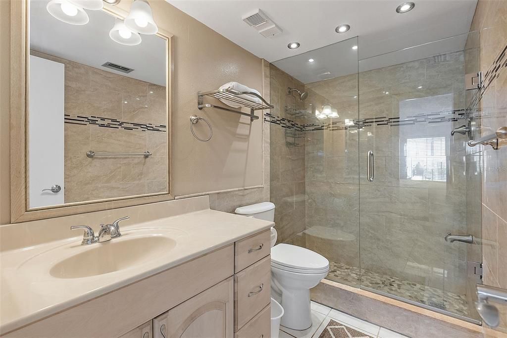 Active With Contract: $349,900 (2 beds, 2 baths, 890 Square Feet)