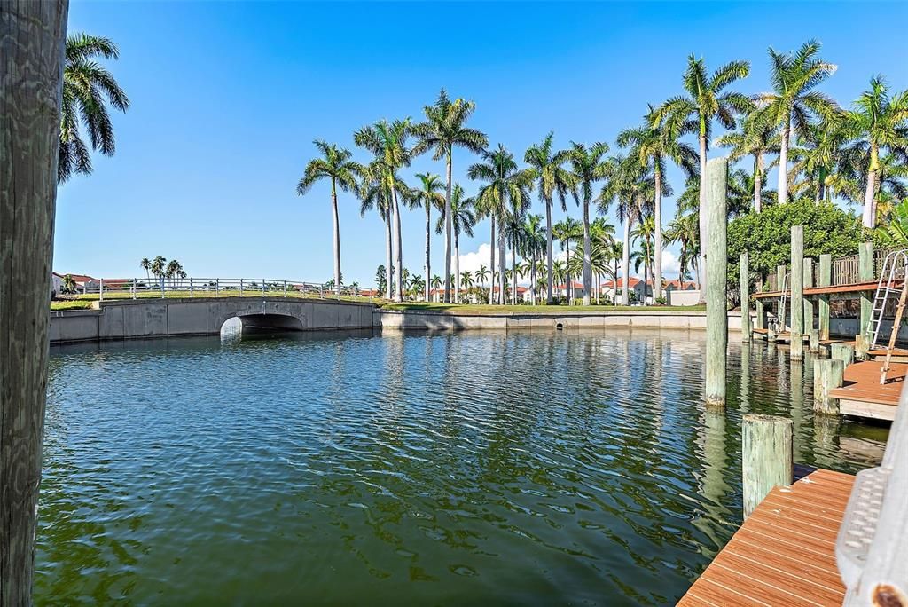 Active With Contract: $349,900 (2 beds, 2 baths, 890 Square Feet)