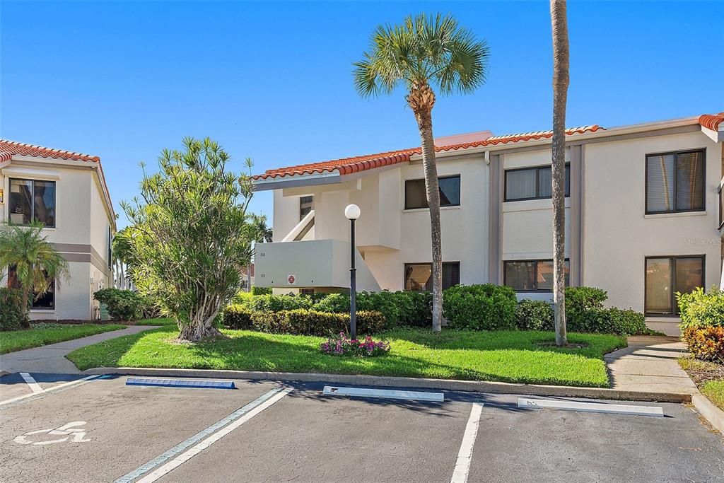 Active With Contract: $349,900 (2 beds, 2 baths, 890 Square Feet)