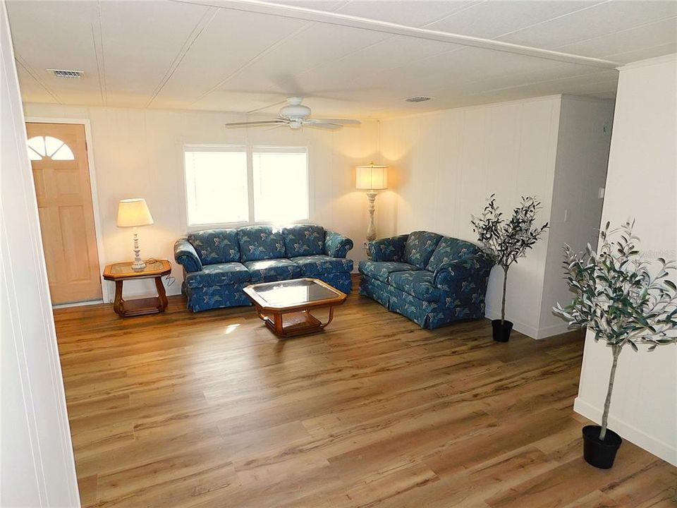 For Sale: $174,000 (2 beds, 2 baths, 1232 Square Feet)