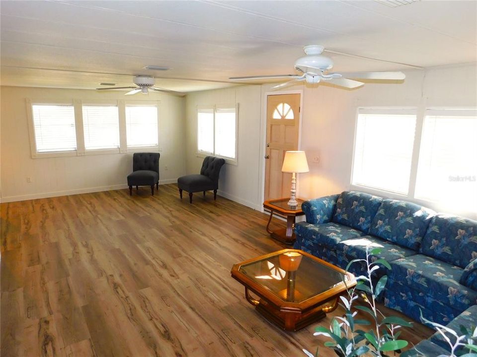 For Sale: $174,000 (2 beds, 2 baths, 1232 Square Feet)