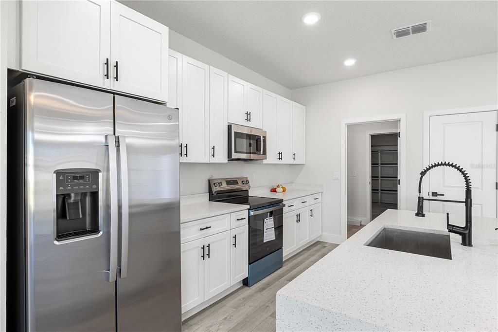 For Sale: $319,900 (4 beds, 3 baths, 1892 Square Feet)