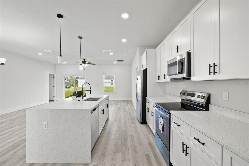 For Sale: $319,900 (4 beds, 3 baths, 1892 Square Feet)