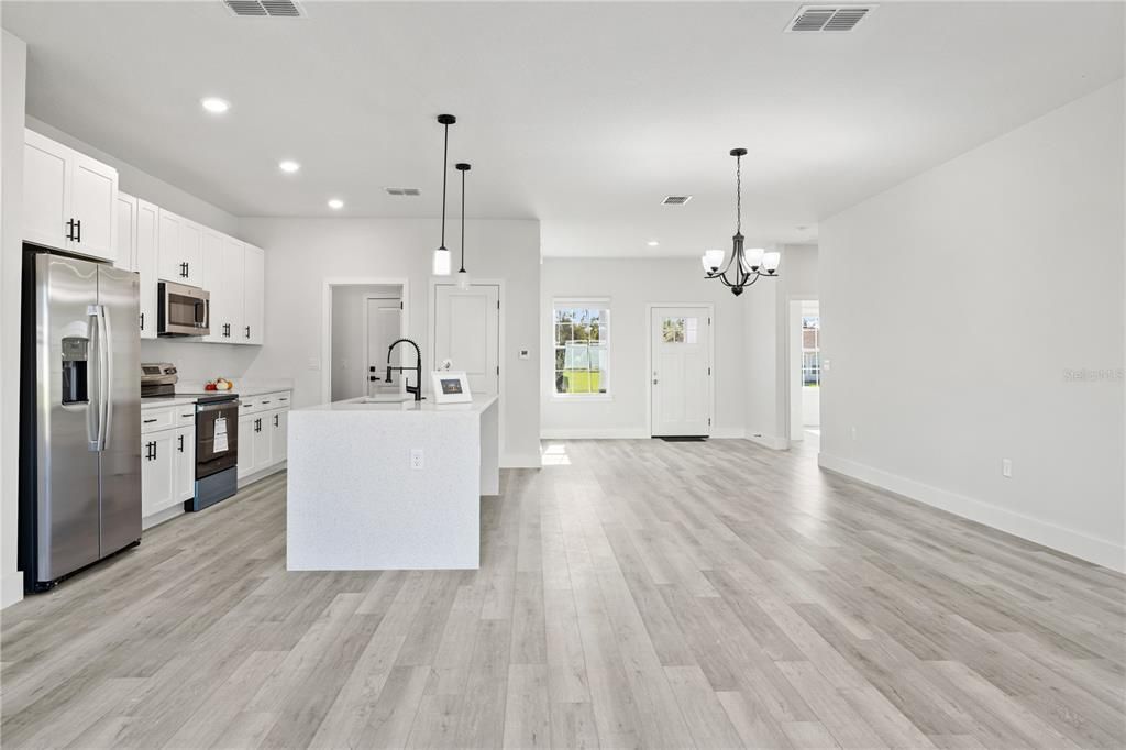 For Sale: $319,900 (4 beds, 3 baths, 1892 Square Feet)