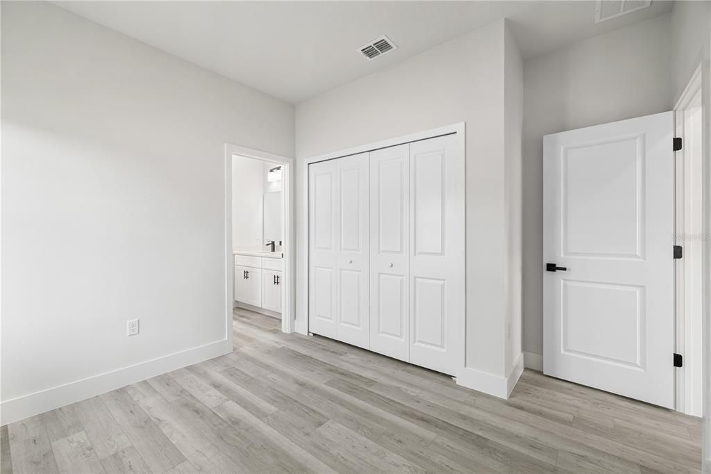 For Sale: $319,900 (4 beds, 3 baths, 1892 Square Feet)