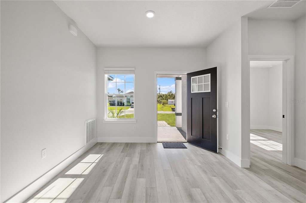 For Sale: $319,900 (4 beds, 3 baths, 1892 Square Feet)