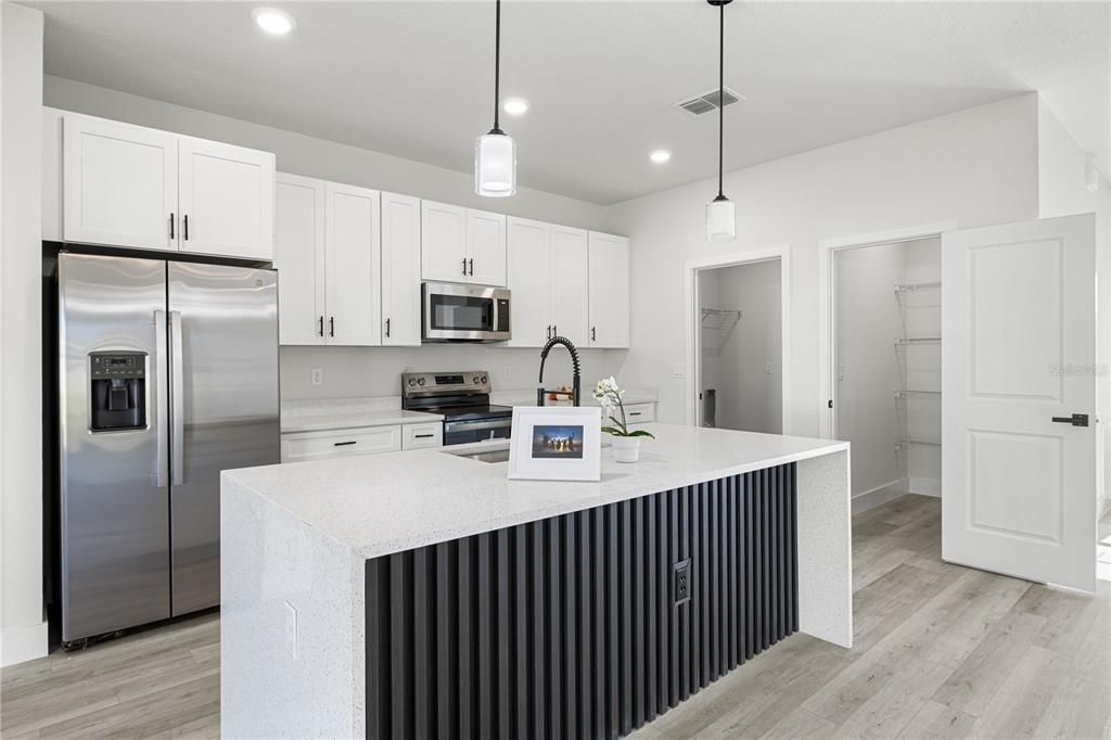 For Sale: $319,900 (4 beds, 3 baths, 1892 Square Feet)