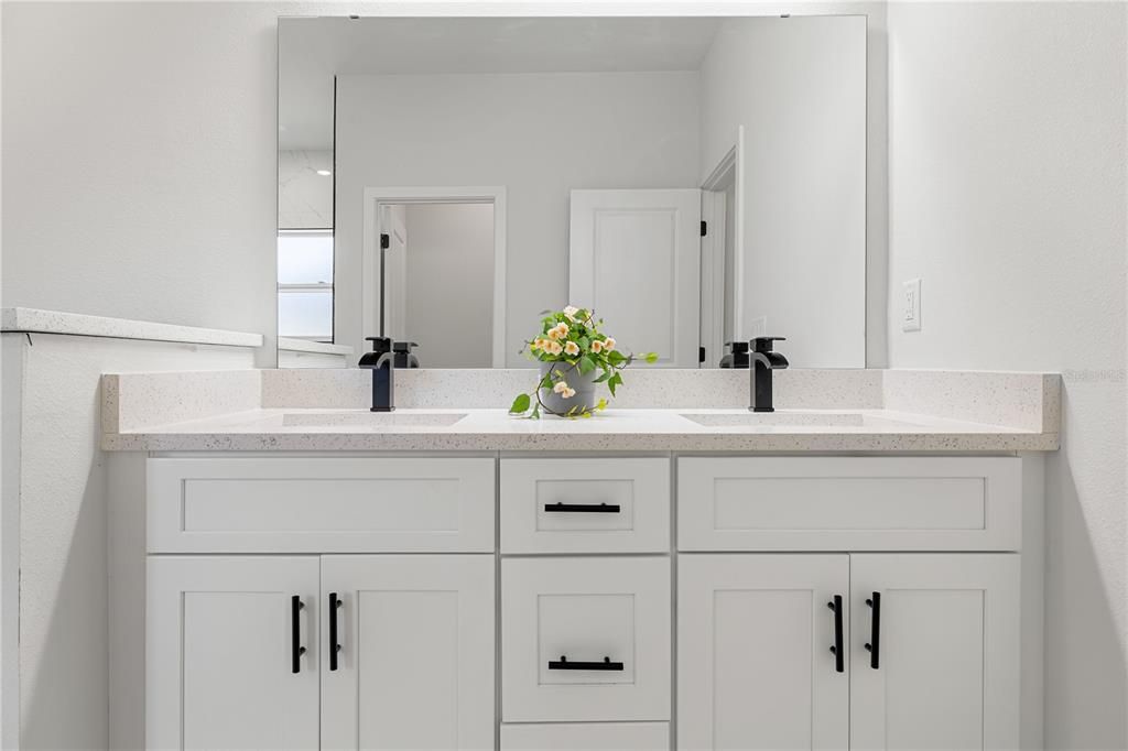 For Sale: $319,900 (4 beds, 3 baths, 1892 Square Feet)