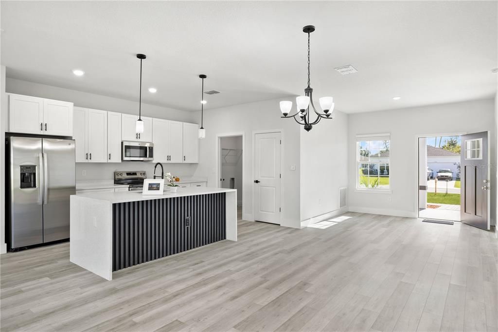 For Sale: $319,900 (4 beds, 3 baths, 1892 Square Feet)