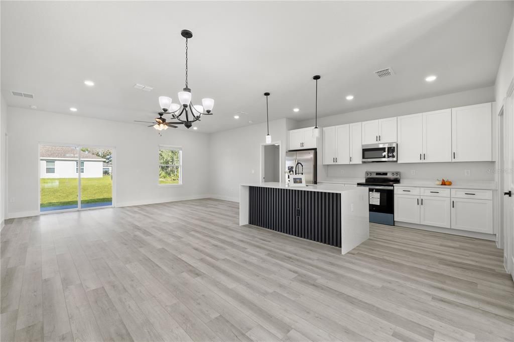 For Sale: $319,900 (4 beds, 3 baths, 1892 Square Feet)