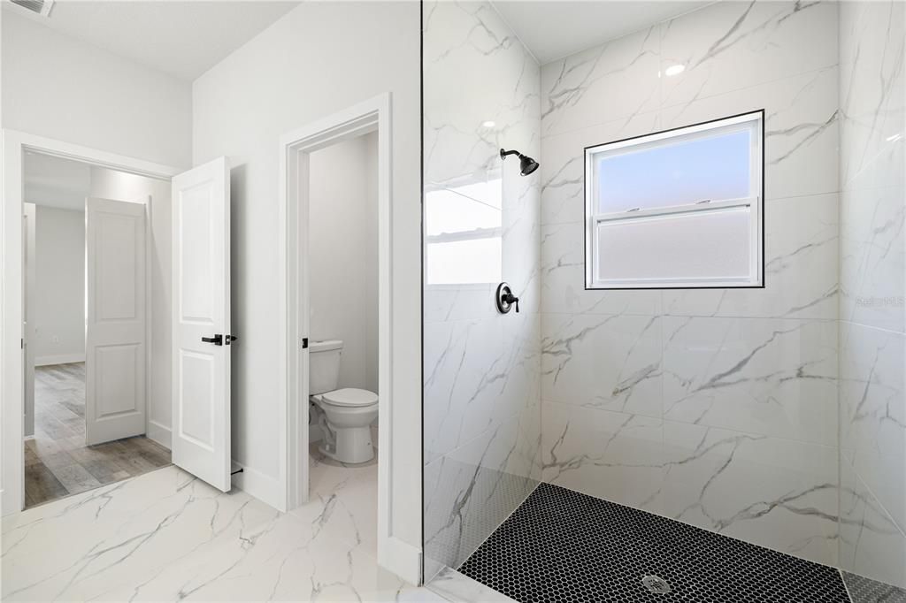 For Sale: $319,900 (4 beds, 3 baths, 1892 Square Feet)