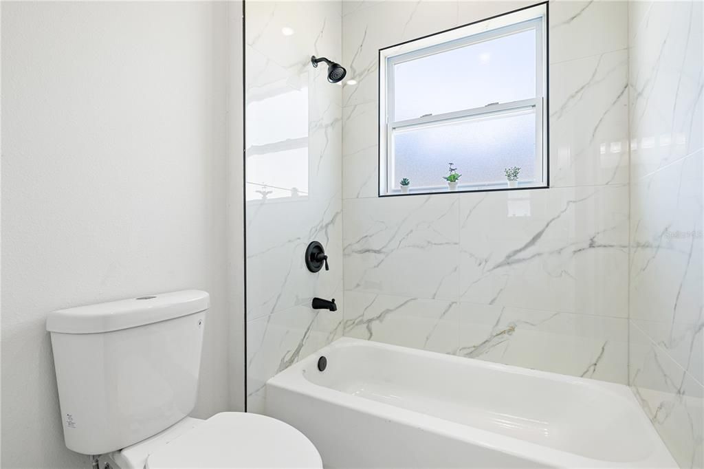 For Sale: $319,900 (4 beds, 3 baths, 1892 Square Feet)