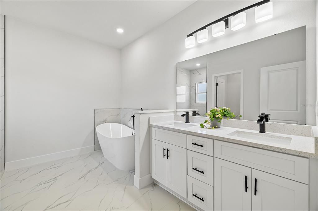 For Sale: $319,900 (4 beds, 3 baths, 1892 Square Feet)