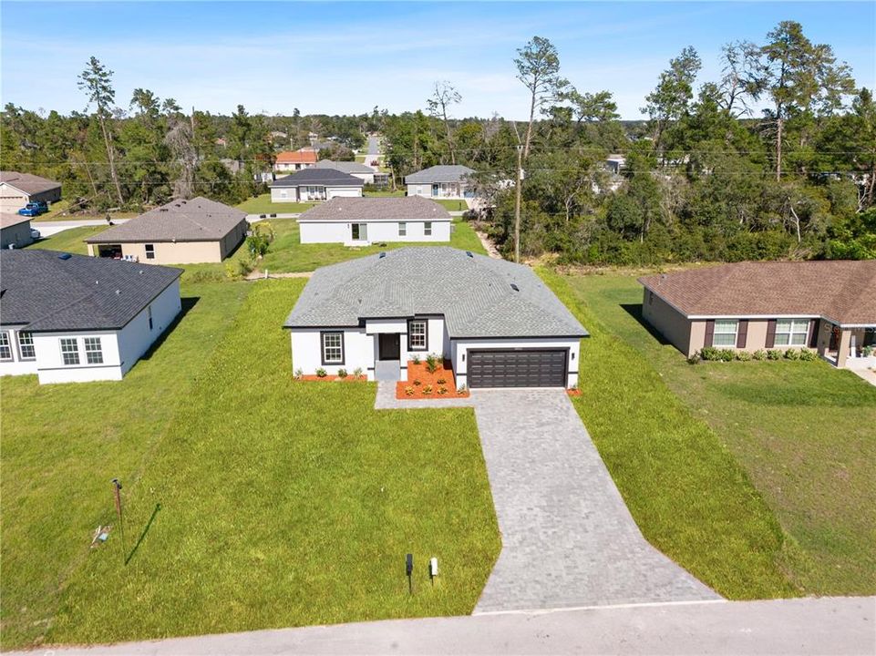 For Sale: $319,900 (4 beds, 3 baths, 1892 Square Feet)