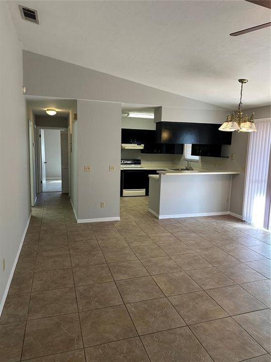 Activo con contrato: $164,900 (3 camas, 2 baños, 1209 Pies cuadrados)