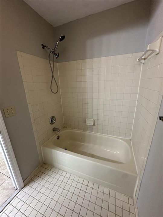 Activo con contrato: $164,900 (3 camas, 2 baños, 1209 Pies cuadrados)