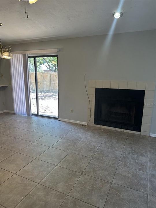 Activo con contrato: $164,900 (3 camas, 2 baños, 1209 Pies cuadrados)