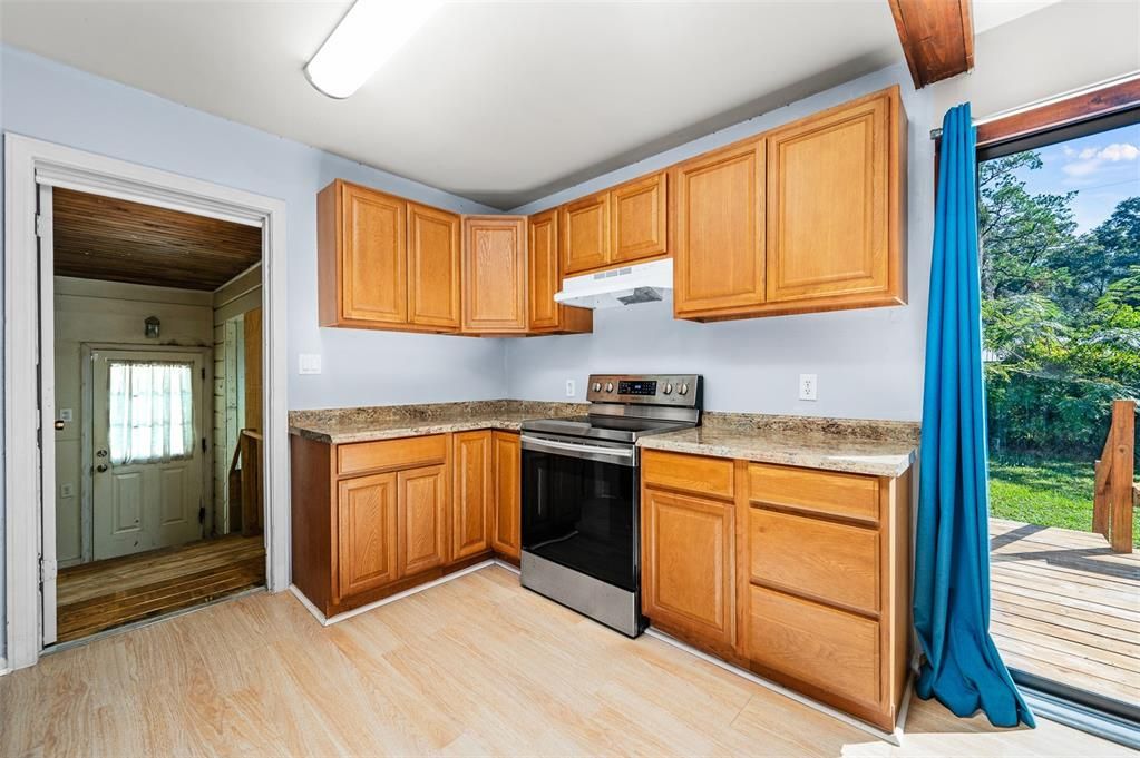For Sale: $199,000 (2 beds, 1 baths, 1123 Square Feet)