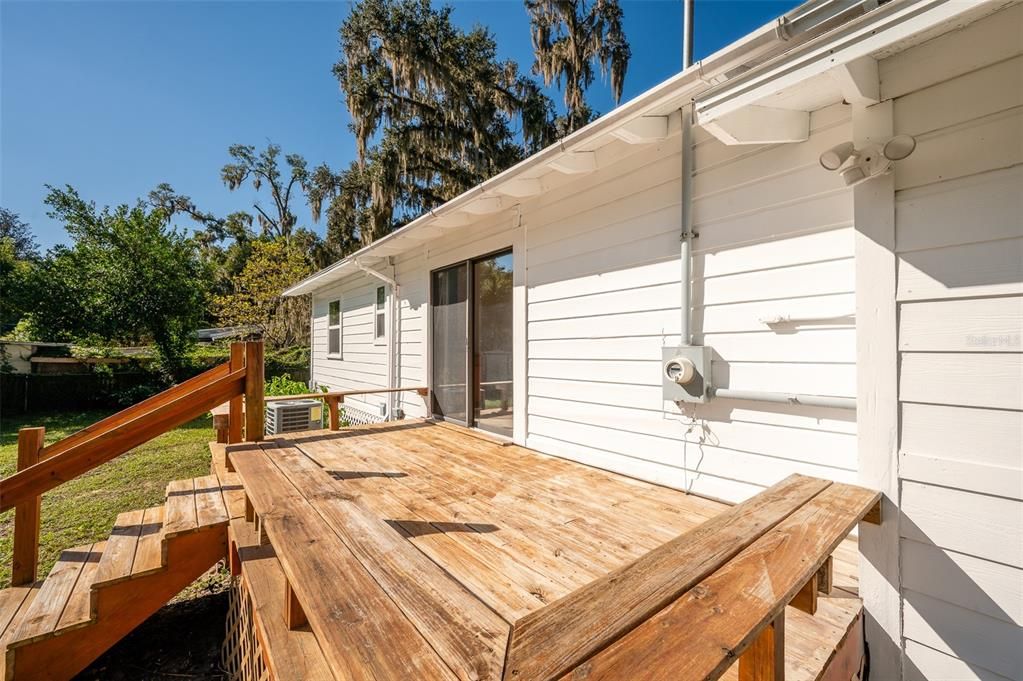 For Sale: $199,000 (2 beds, 1 baths, 1123 Square Feet)