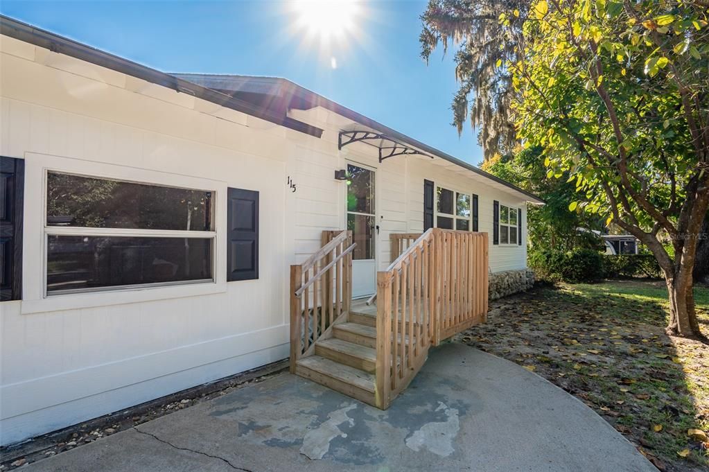 For Sale: $199,000 (2 beds, 1 baths, 1123 Square Feet)