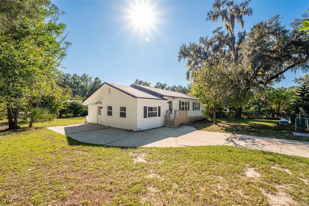 For Sale: $199,000 (2 beds, 1 baths, 1123 Square Feet)