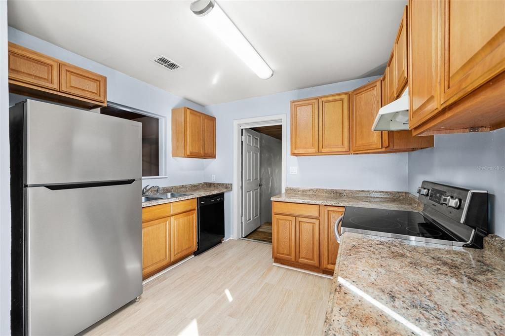 For Sale: $199,000 (2 beds, 1 baths, 1123 Square Feet)